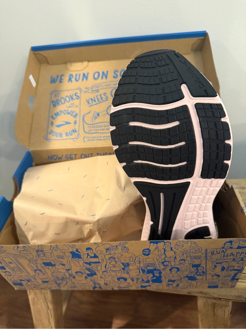 Brooks Glycerin 19 Women's Black Running Shoe with Pink Midsole New In Box - Picture 5 of 5